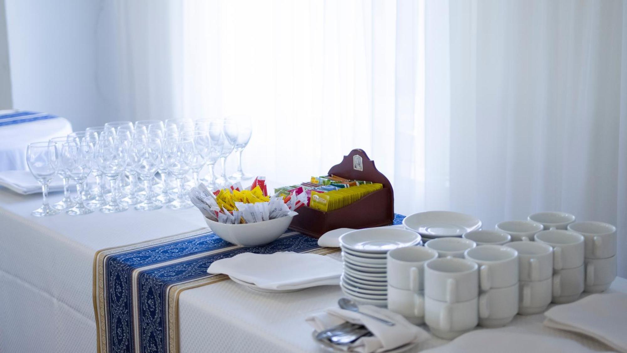 Parque Hotel Jean Clevers Πούντα ντελ Έστε Εξωτερικό φωτογραφία A table set for a buffet