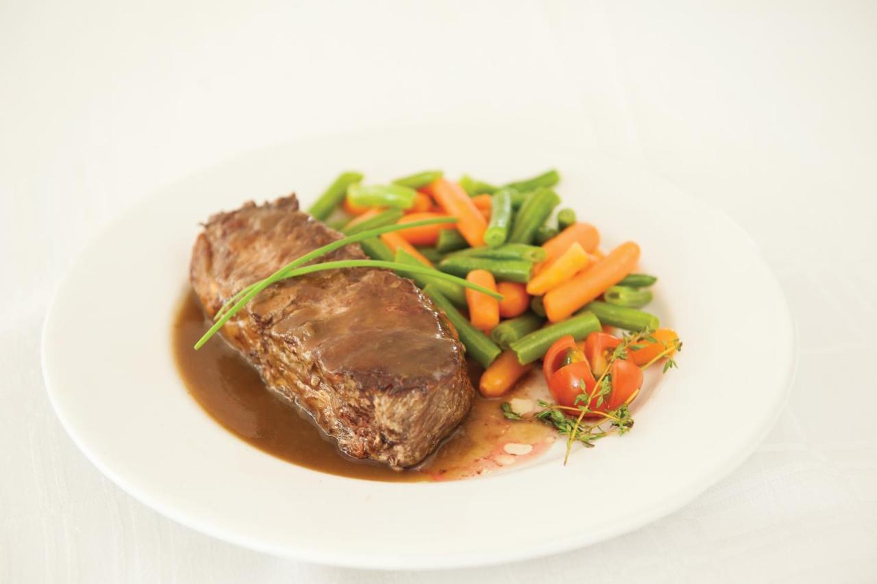 Parque Hotel Jean Clevers Πούντα ντελ Έστε Εξωτερικό φωτογραφία A plate of braised ox cheek