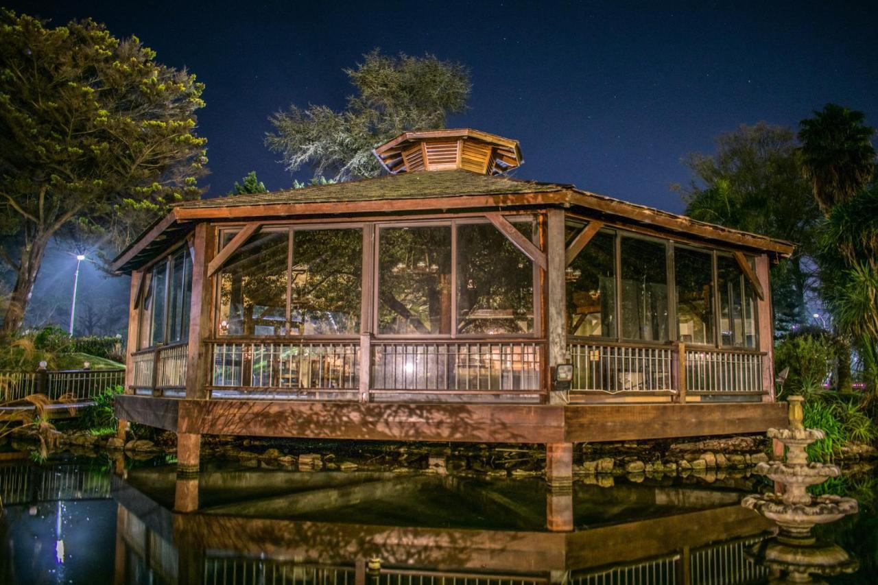 Parque Hotel Jean Clevers Πούντα ντελ Έστε Εξωτερικό φωτογραφία The gazebo at the center of the pond